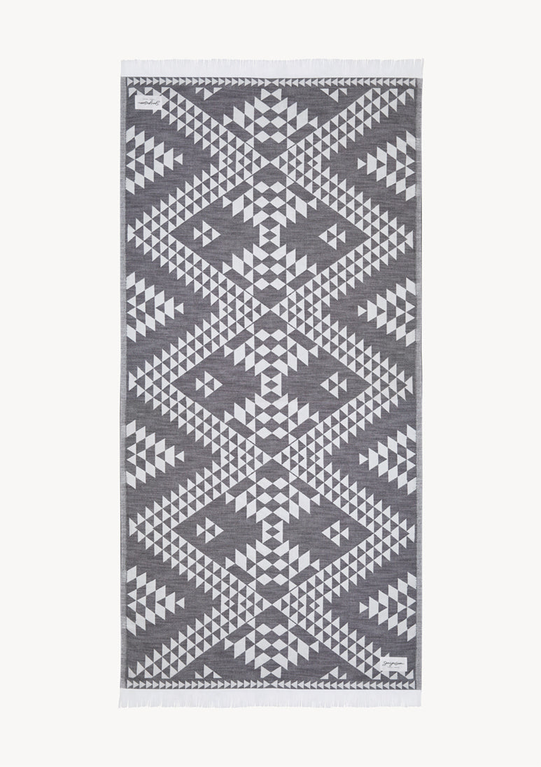 Zipolite Jacquard Beach Towel - Black